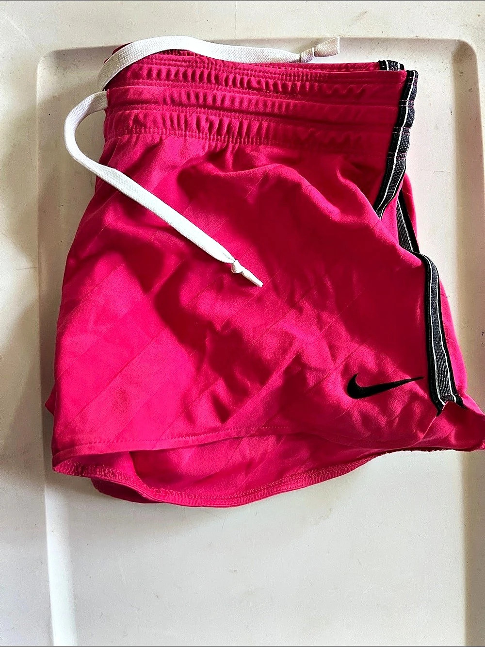Nike Dri-FIT Tempo Running Shorts Pink & Black Medium
